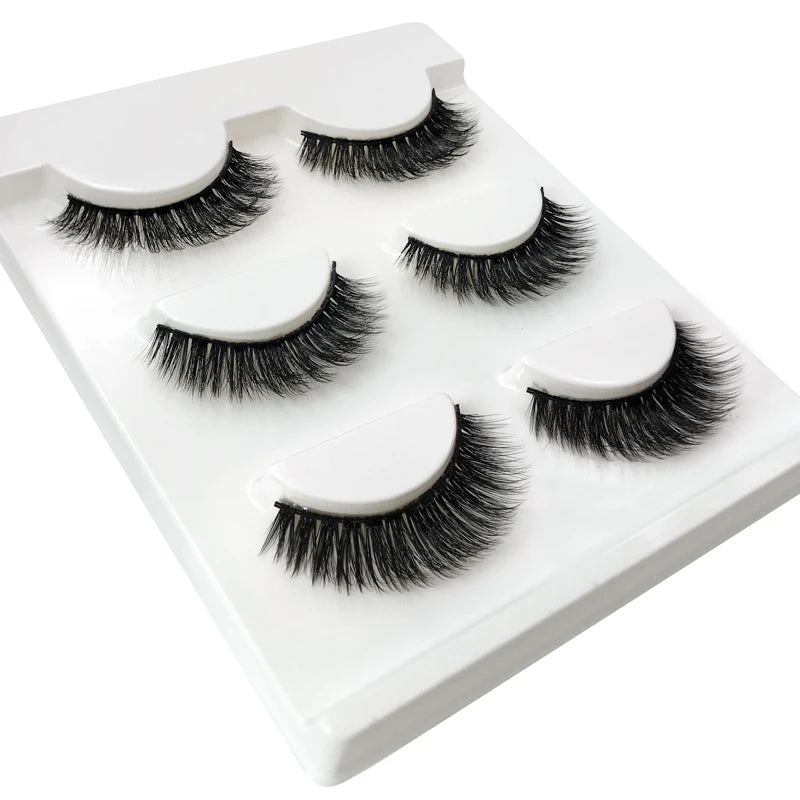 Natural false eyelashes, real 3D mink lashes for a dramatic and glamorous eye look by Paradise Divas
