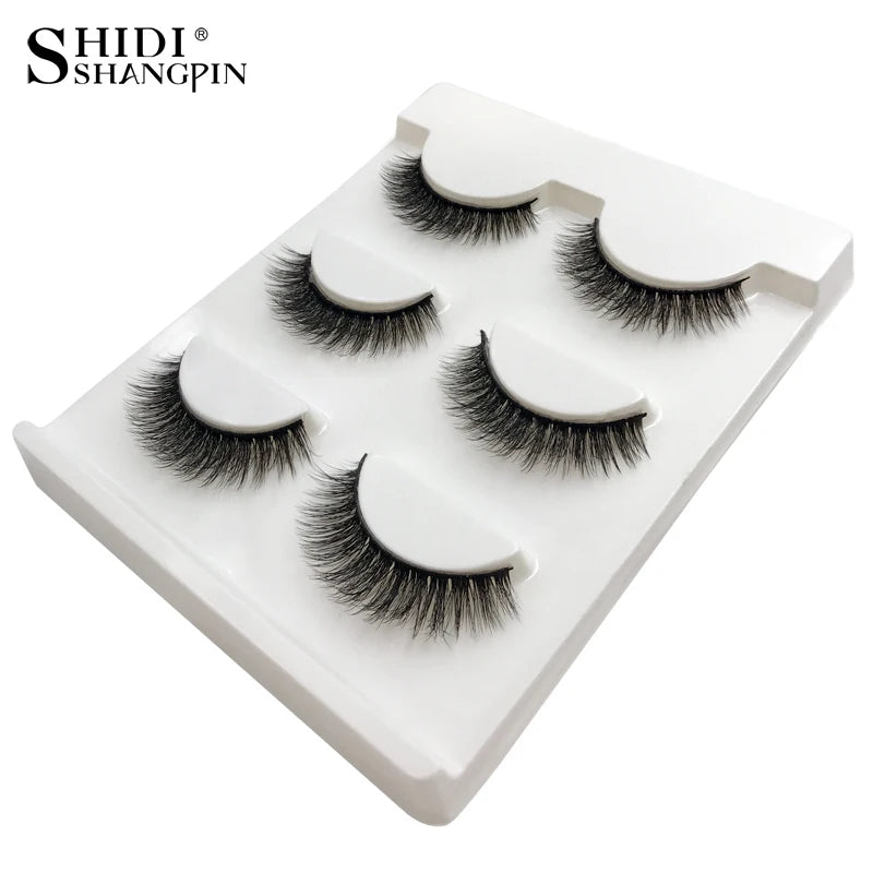 Natural false eyelashes, real 3D mink lashes for a dramatic and glamorous eye look by Paradise Divas
